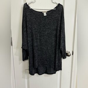 NWOT - Ultra Teeze Top 3/4 Sleeve